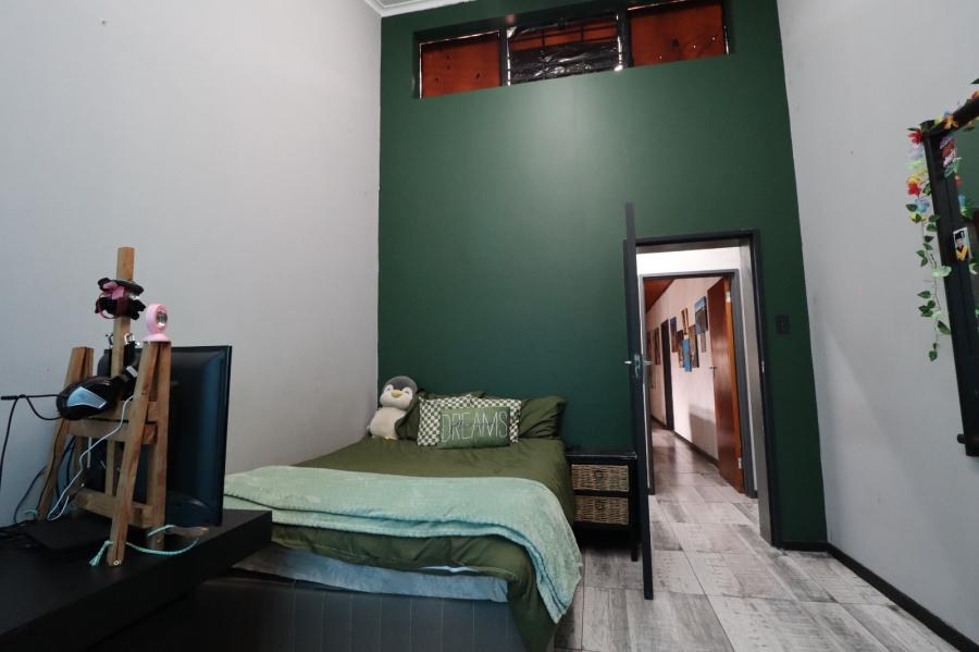 5 Bedroom Property for Sale in Morningside Eastern Cape